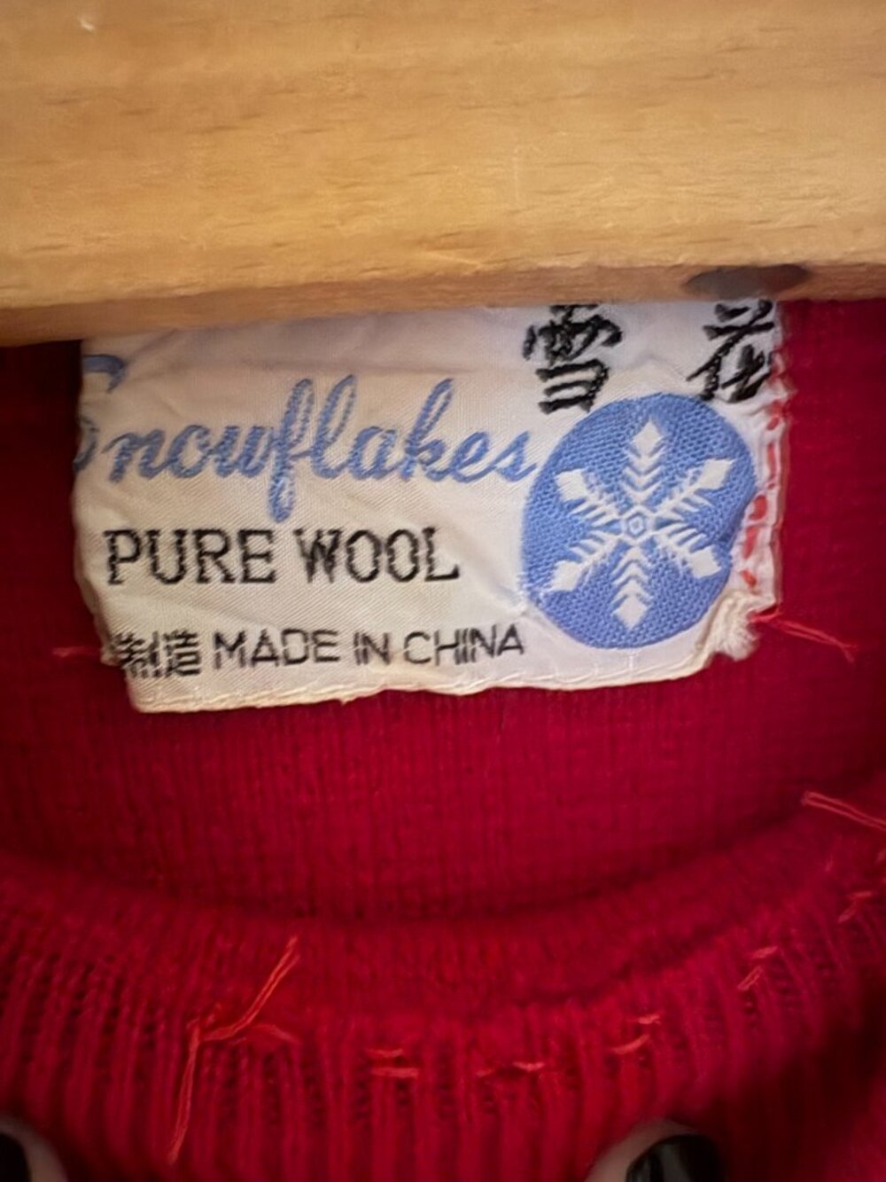 Maple Leaf Snowflakes Pure Wool Red Sweater - Picture 2 of 2